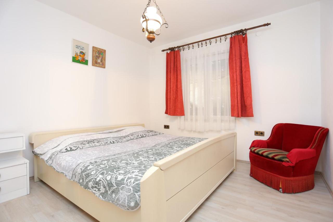 Apartments With A Parking Space Stanici, Omis - 2818 Tice Exterior photo
